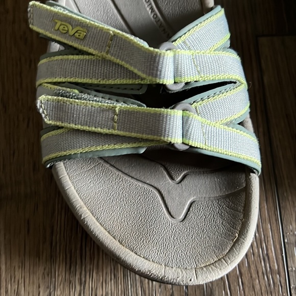 Teva sandals. Style 4266. EUC - Picture 3 of 9